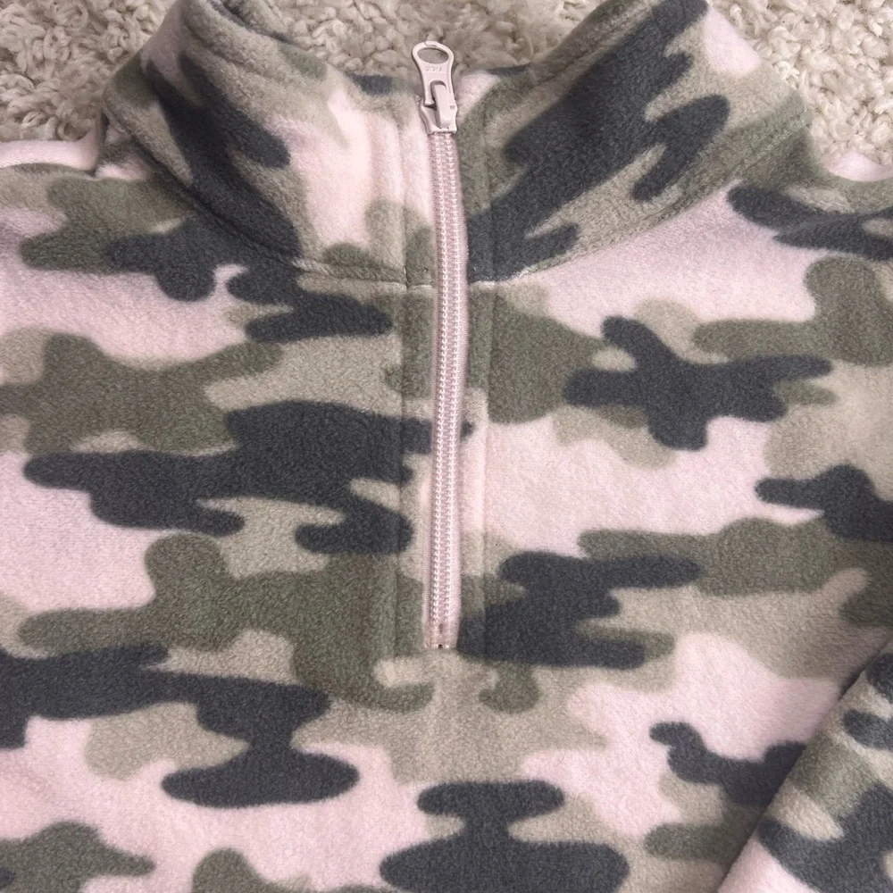 GIRLS CHILDREN’S PLACE CAMO FLEECE PULLOVER GUC SIZE L 10/12
